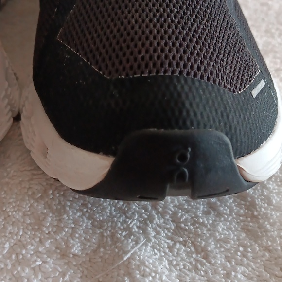 On Cloud 6 Comfort Running Shoes - Picture 12 of 16